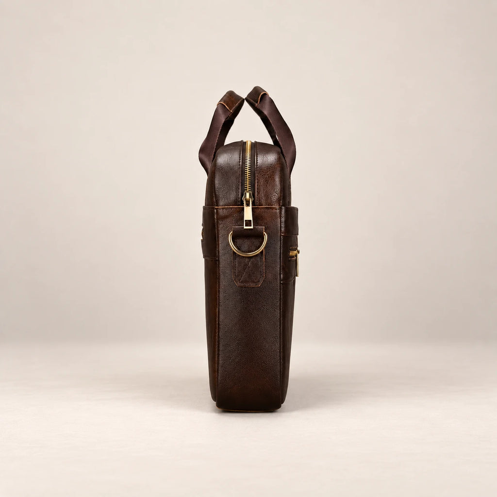 Sacoche porte-document en cuir marron à double poche, vue de profil