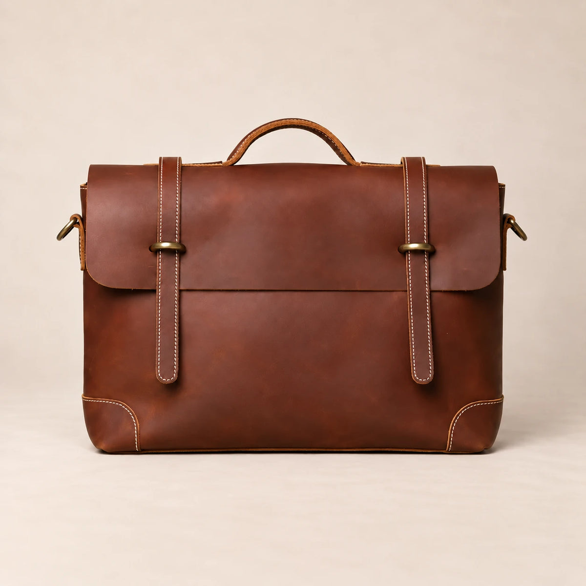 Sacoche porte-document en cuir cognac à lanière 15 pouces, vue de face