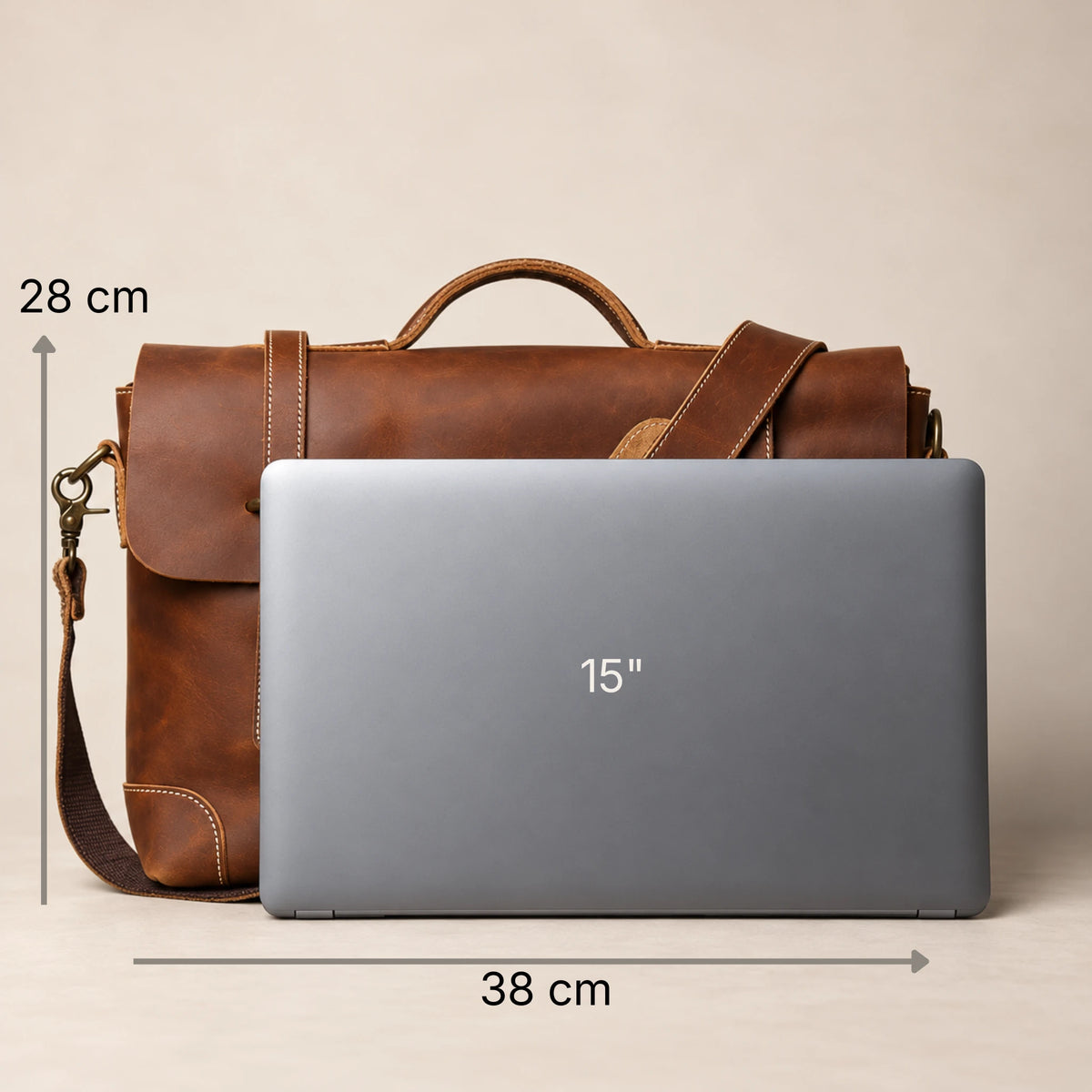Sacoche en cuir cognac à lanière 15 pouces avec dimensions annotées