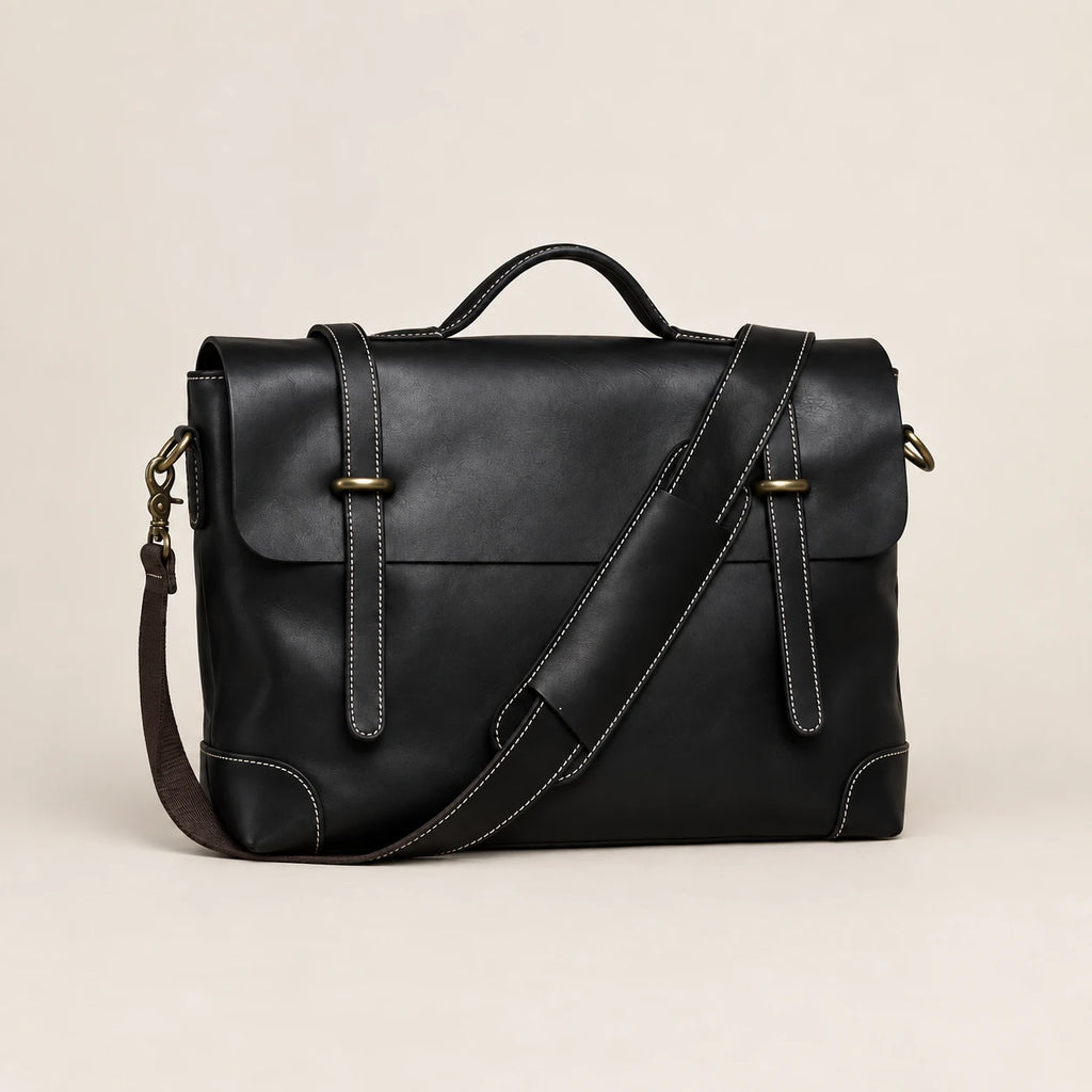 Sacoche porte-document en cuir noir à lanière, vue trois-quarts
