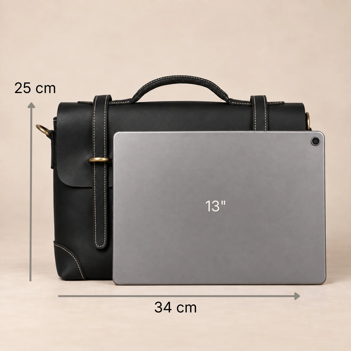 Sacoche en cuir noir à lanière, format compact avec dimensions annotées