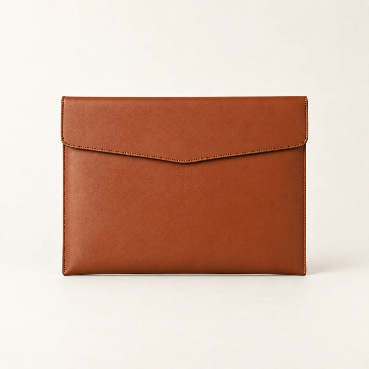 Pochette porte-document en similicuir marron A4, vue de face fermée