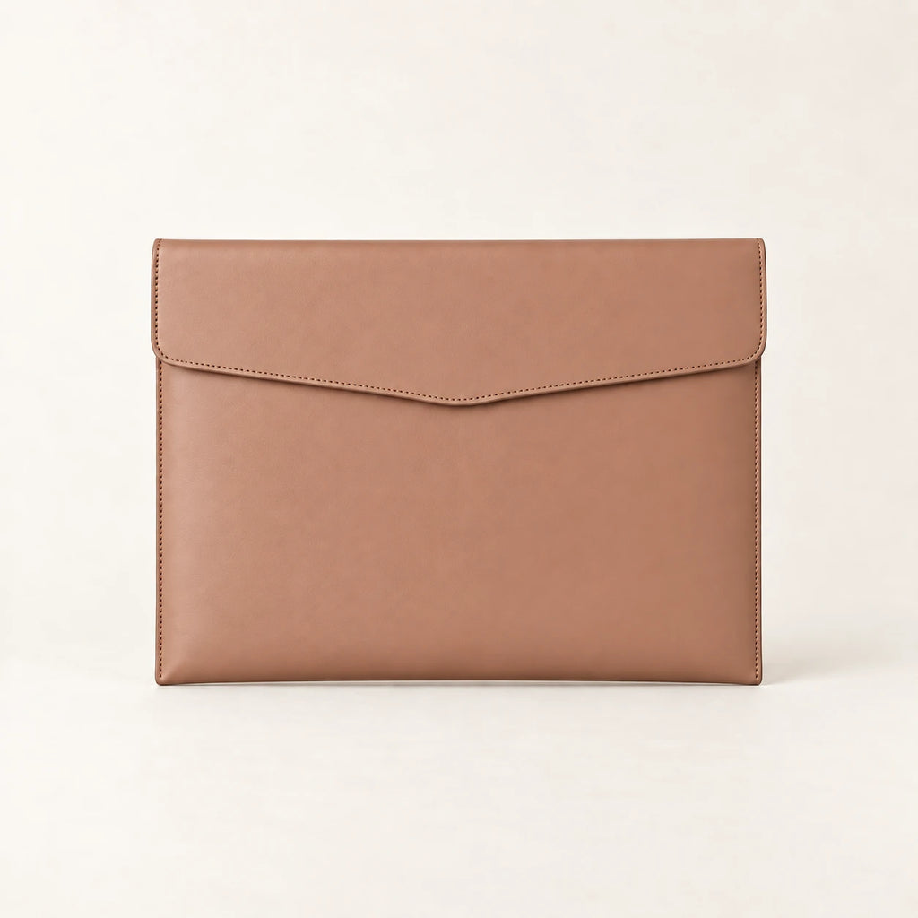 Pochette porte-document en similicuir marron clair A4, vue de face fermée