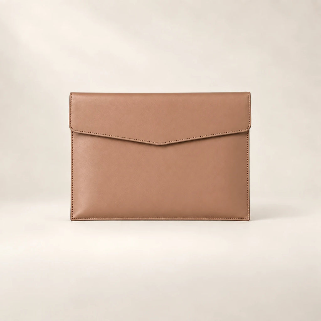 Pochette porte-document en similicuir marron clair A5, vue de face fermée