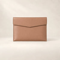 Pochette porte-document en similicuir marron clair A5, vue de face fermée