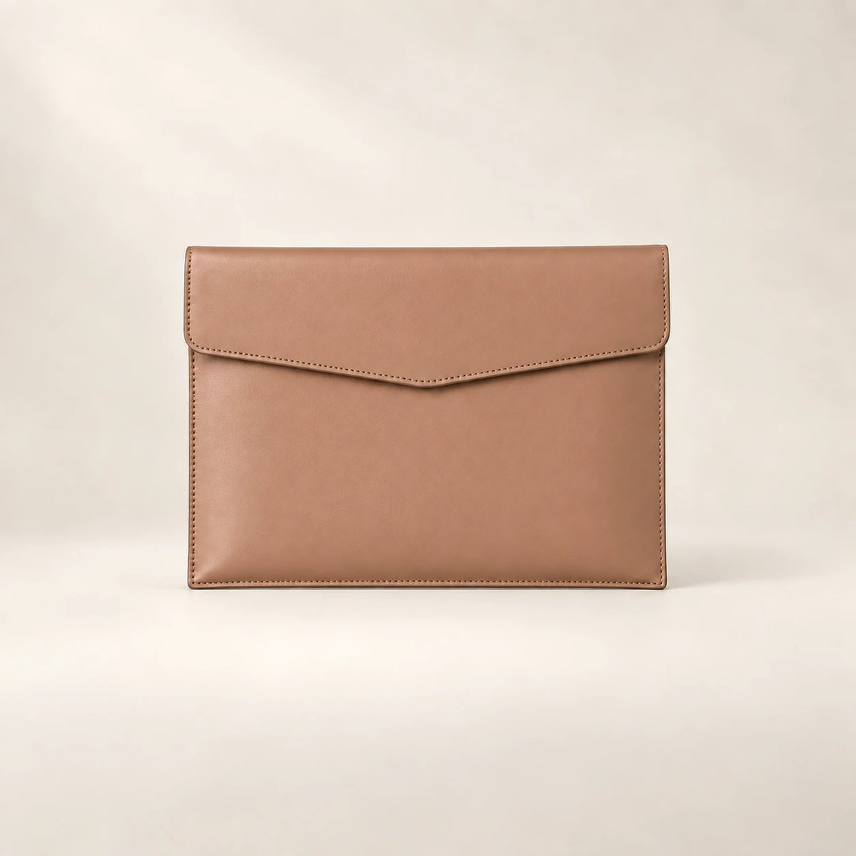 Pochette porte-document en similicuir marron clair A5, vue de face fermée