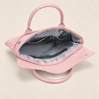 Intérieur du tote en similicuir rose, poches et compartiment ordinateur